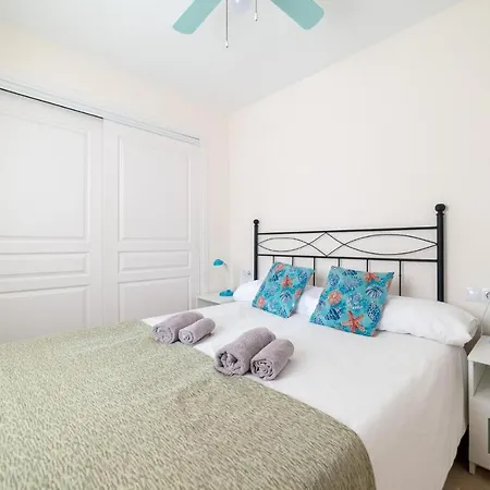 Lightbooking B5 Arenas Apartment