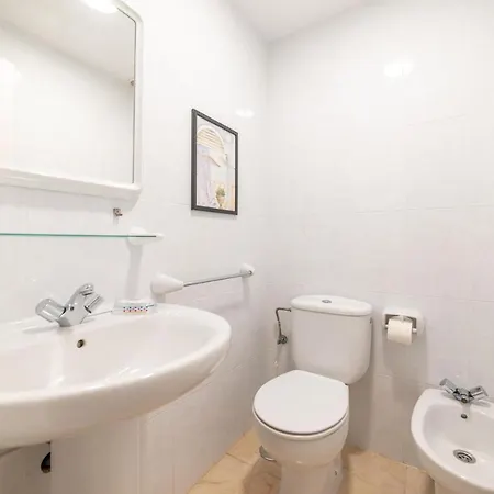 Lightbooking B5 Arenas Apartment *