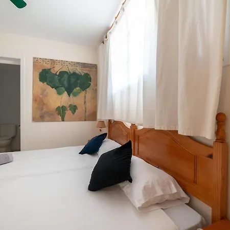 Lightbooking B5 Arenas Apartment