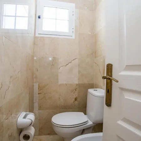 Lightbooking B5 Arenas Apartment